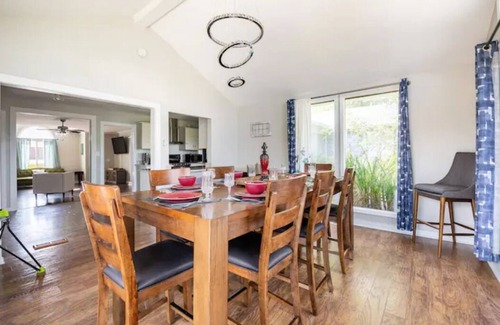 Acton House | Indy Mansion pool house, 5 beds & 4 baths 20 minutes to downtown indy