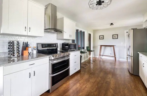 Acton House | Indy Mansion pool house, 5 beds & 4 baths 20 minutes to downtown indy