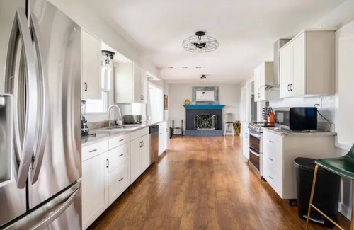 Acton House | Indy Mansion pool house, 5 beds & 4 baths 20 minutes to downtown indy