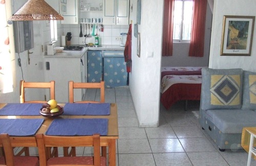 El Palmar House | inexpensive beautiful Holiday Home with Garden - 400 metres to the Beach