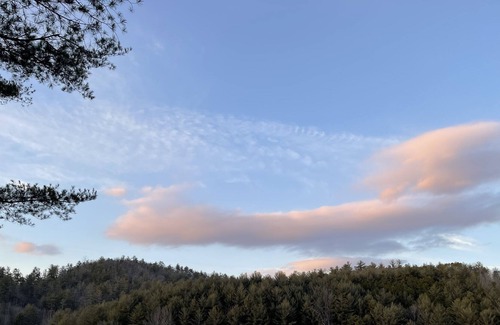 Clayton House | Inez Cabin-Rustic One Bedroom Log Cabin 15 Minutes From Highlands NC