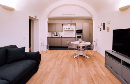 L'antico Ghetto Ebraico Apartment | Inferno 6 - Elegante Appartamento Alle due Torri