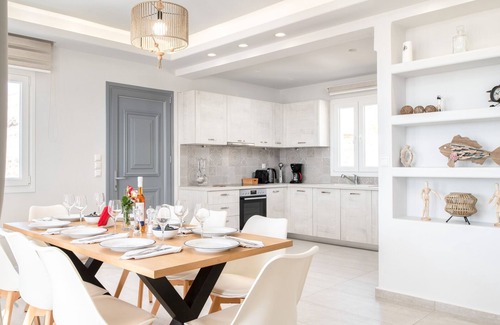 Naxos Town Villa | Infinity Villa in Naxos Skyline