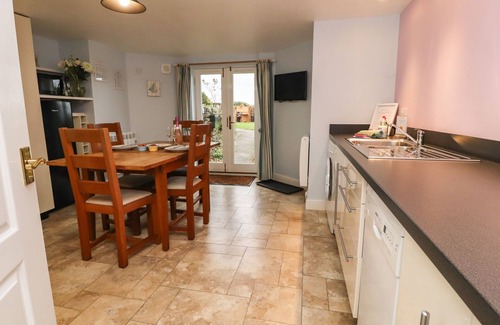 Arnside Cottage | INGLEWOOD COURT, with a garden in Arnside