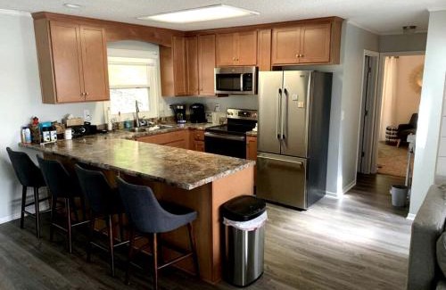 Cadiz House | Inmerse in the Serenity of this Lakefront Cottage in Cadiz, Kentucky