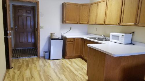 Friendship Hotel | Inn of the Pines