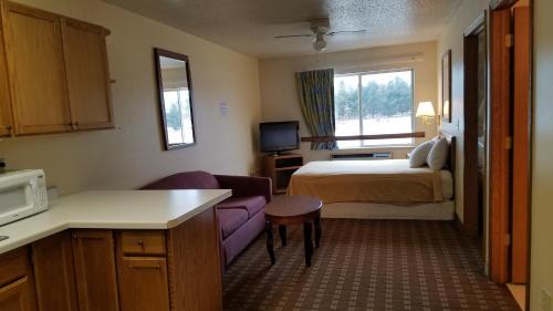 Friendship Hotel | Inn of the Pines