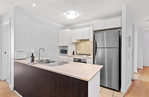 South Brisbane Apartment | Inner City Action! 3Bed/2Bath/1Car/3Balconies