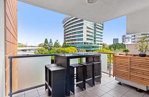 South Brisbane Apartment | Inner City Action! 3Bed/2Bath/1Car/3Balconies