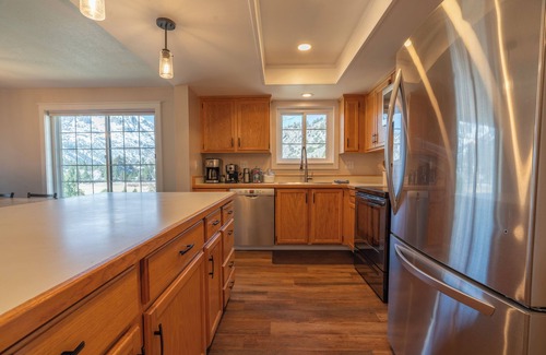 June Lake Condo | Interlaken #17 3 BEDROOM, 3 BATH, NEWLY REMODELED END UNIT