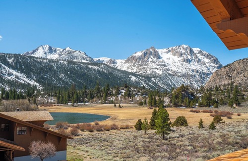 June Lake Condo | Interlaken #17 3 BEDROOM, 3 BATH, NEWLY REMODELED END UNIT