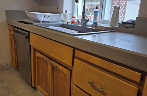 Valley Oak Cottage | Intimate 2-bedroom cottage with WiFi, AC in awesome Elk Grove