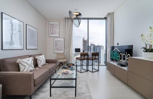 Dubai Apartment | Intimate Apartment with Scenic View of Dubai Creek