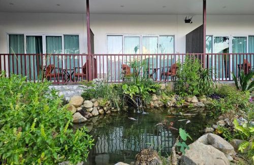 Vang Vieng Hotel | Intimate Riverside Resort