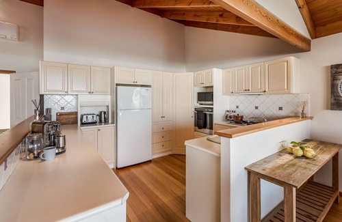 Dunsborough Cottage | INVITING 2 STOREY COASTAL COTTAGE SITUATED HIGH ABOVE OLD DUNSBOROUGH