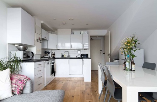 Deptford Apartment | Inviting 2BD Flat - 1 Min From Deptford Station!