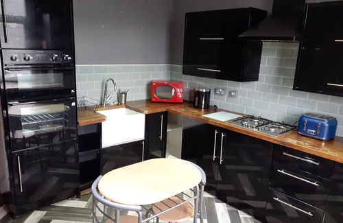 Pontardawe Apartment | Inviting 3-bed Apartment in Swansea