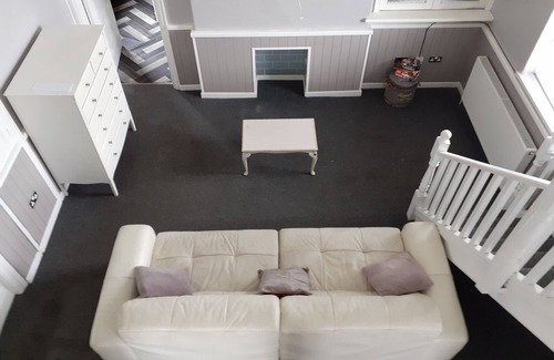 Pontardawe Apartment | Inviting 3-bed Apartment in Swansea