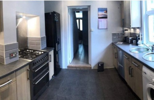 Penge and Cator House | Inviting 3-Bed House in Beckenham