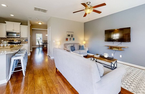 Johns Island House | Inviting dog-friendly home with full kitchen, balcony, central AC, & W/D