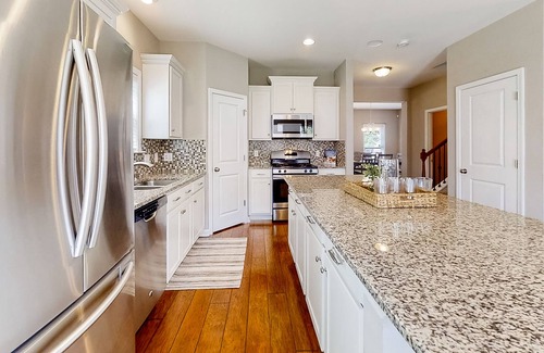 Johns Island House | Inviting dog-friendly home with full kitchen, balcony, central AC, & W/D