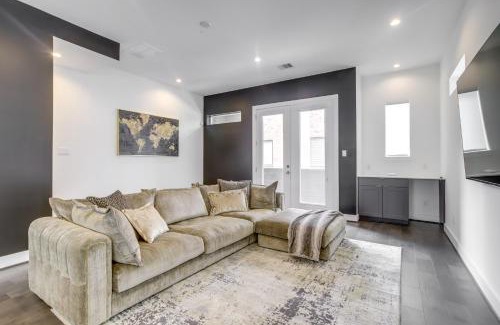 Houston House | Inviting H-Town Home Near Shops and Golf Courses!