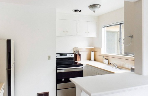 University South House | Inviting Palo Alto 1BR w/Patio, close to Shops & Stanford, by Blueground