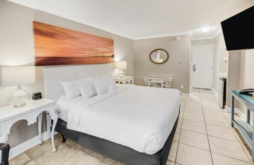 Litchfield by the Sea Apartment | Inviting Retreat Resort View King Rm 1st Floor