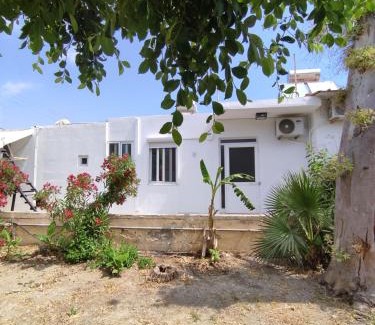 Kolymbia Apartment | Ioanna Studio Διαμέρισμα κοντά στη θάλασσα.