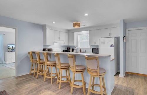 Sullivan's Island House | Ion by AvantStay | Walk to Beach, Dining, Shopping | Central Location | Deck