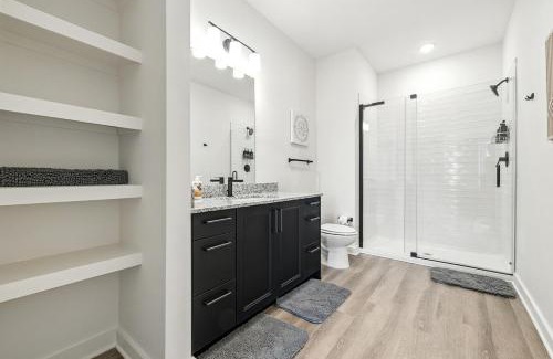 Westfield Apartment | IRIE Living Brand New Lux 2BR Min Grand Park