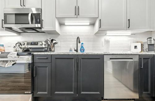 Westfield Apartment | IRIE Living Brand New Lux 2BR Min Grand Park