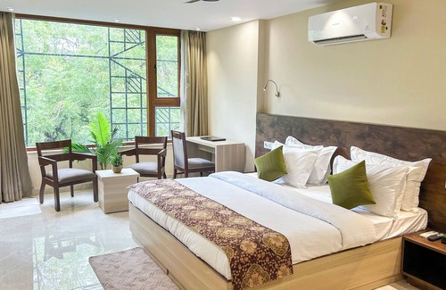 Kalkaji Hotel | Iris Suites Kalkaji