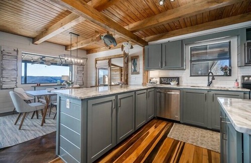 Baxter Ski Chalet | Irish Goodbye Over Looking Center Hill Lake