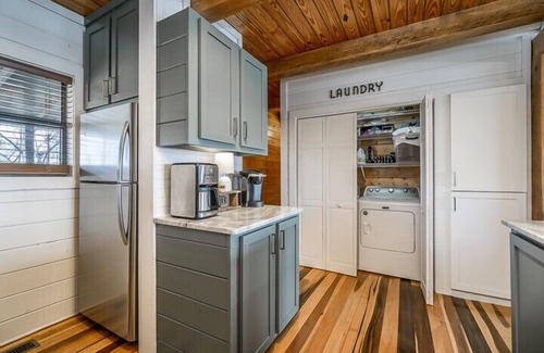 Baxter Ski Chalet | Irish Goodbye Over Looking Center Hill Lake