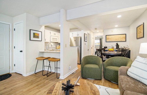 Notre Dame Apartment | Irish Walk