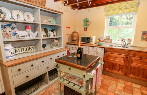 Allendale Cottage | ISAACS COTTAGE, pet friendly, character holiday cottage in Allendale