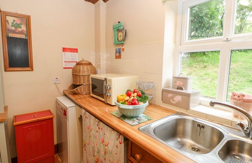 Allendale Cottage | ISAACS COTTAGE, pet friendly, character holiday cottage in Allendale