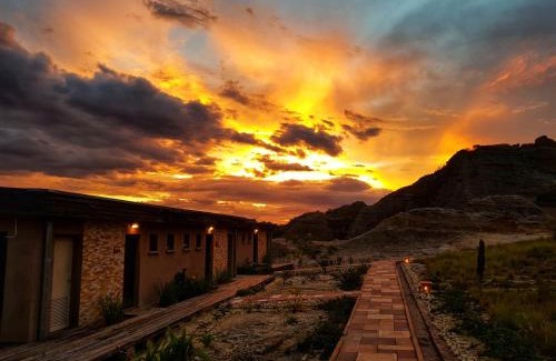 Ihorombe Hotel | Isalo rock lodge