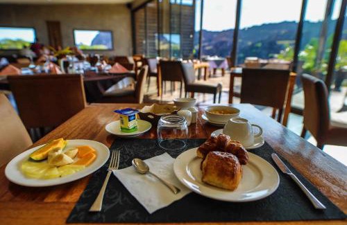 Ihorombe Hotel | Isalo rock lodge