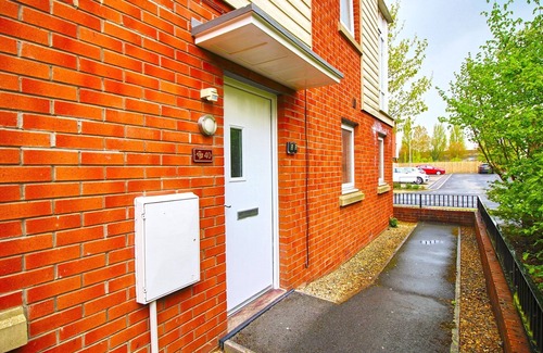 Newport House | Isla House - Newport City Centre - Sleeps 7