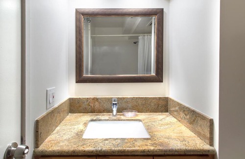 Waikiki Apartment | ISLAND COLONY STUDIO 2017