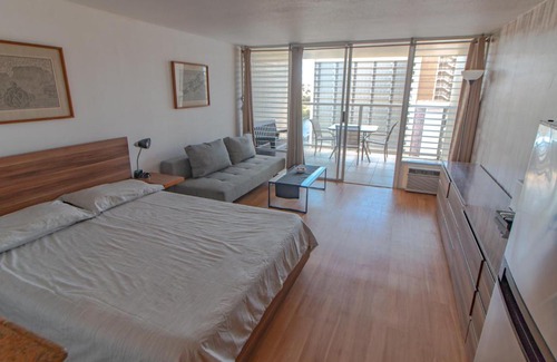 Waikiki Apartment | ISLAND COLONY STUDIO 2017