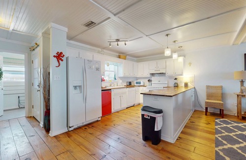 Silver Cay House | Island Gem on the Water W/Private Dock, Large Deck, Gas Grill & WiFi - Dogs OK