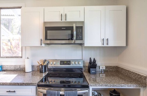 Hilo Cottage | Island Getaway, Walk to Downtown Hilo