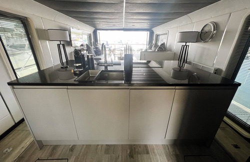 Whippingham Boat Rental | Island Harbour Houseboat