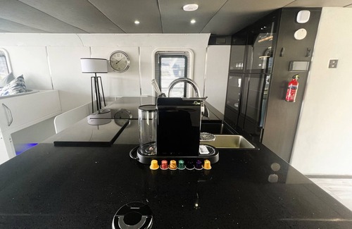 Whippingham Boat Rental | Island Harbour Houseboat