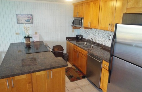 Punaluu Condo | Island Life Retreat-Ocean Front-Beach Access