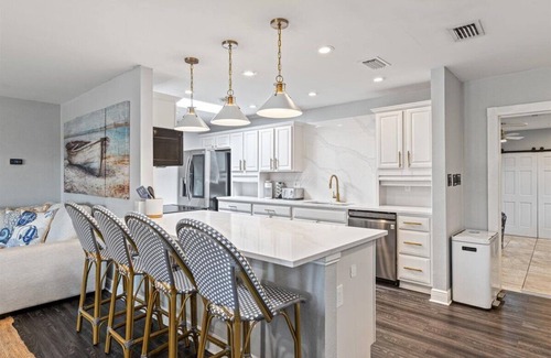 Fort Pierce House | Island Oasis & Coastal Cottage