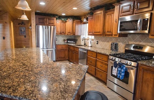 Island Park Cabin | Island Park~Sleeps 10~WiFi~HOT TUB~Yellowstone